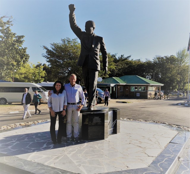 Africa_Mandella Statue